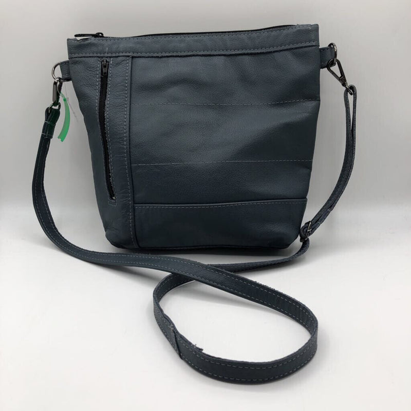 zip top crossbody w/ zip pocket