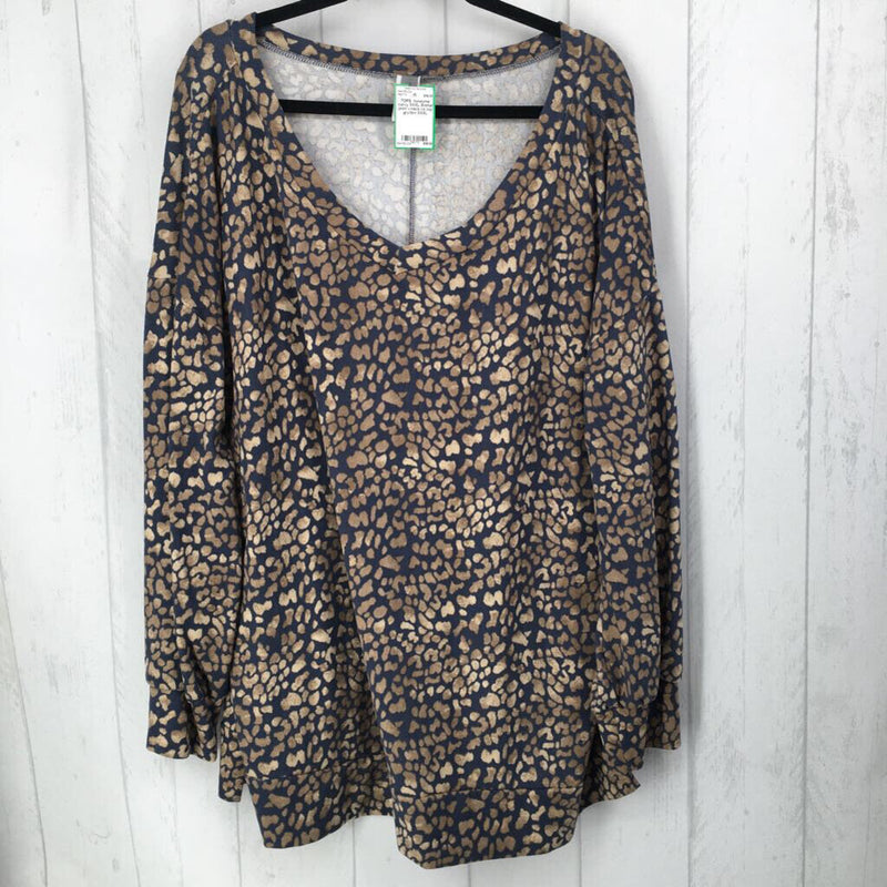 XXXL Animal print v-neck l/s top