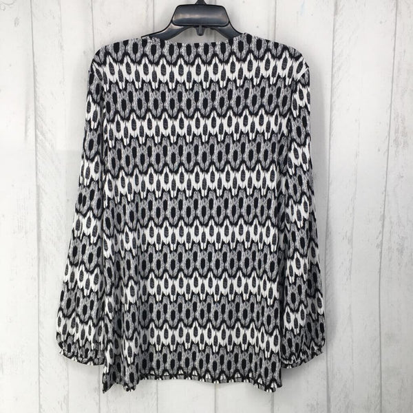 2(L) Printed v-neck l/s top