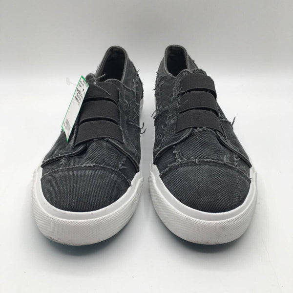 10 Slip on canvas sneakers