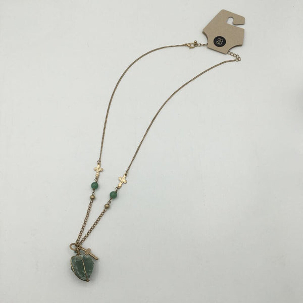 Goldtone necklace green stone pendant