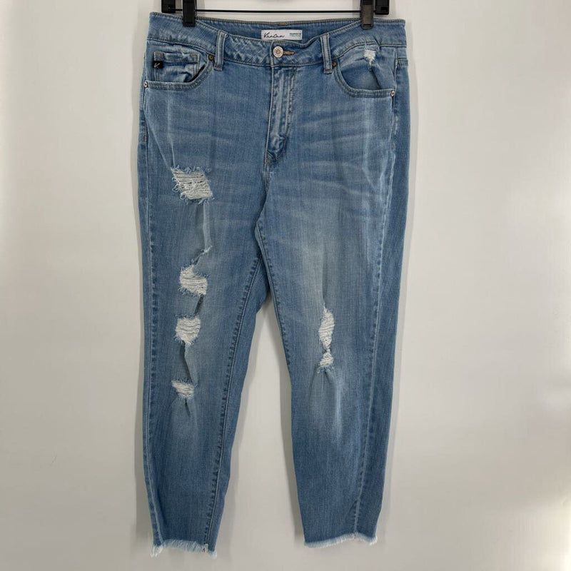 30 Distressed raw hem jeans