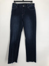 2 Frayed hem jeans