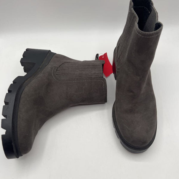 7.5W Slip on boots