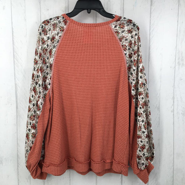 M Mixed media l/s top