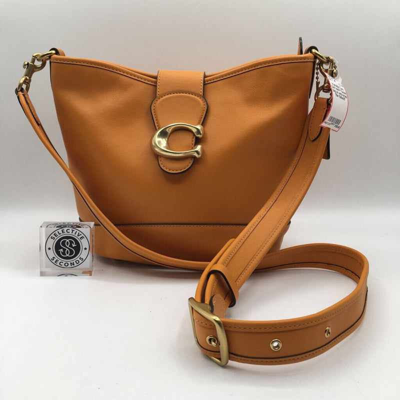 `Soft leather bucket bag w/ extra strap