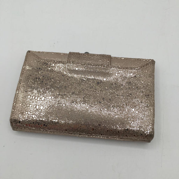 shimmer bi-fold kiss lock wallet