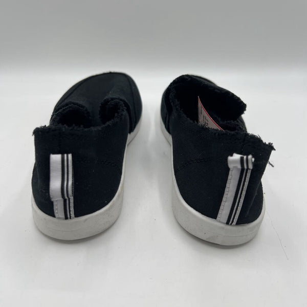 8 slip on sneakers