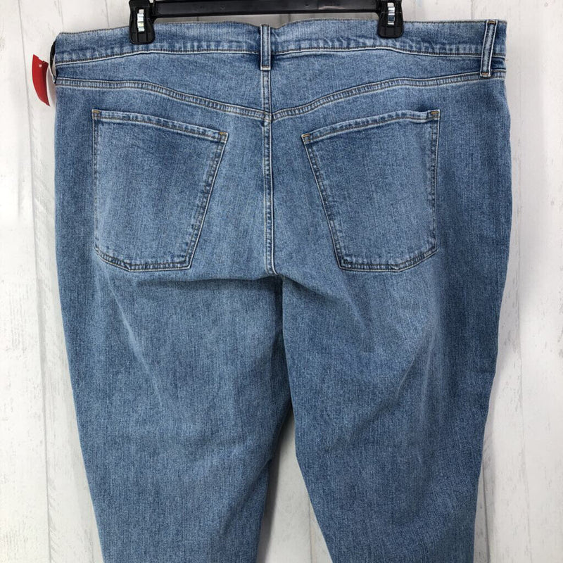 24 Mid-rise jeans