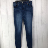 28 Hi-rise jeans