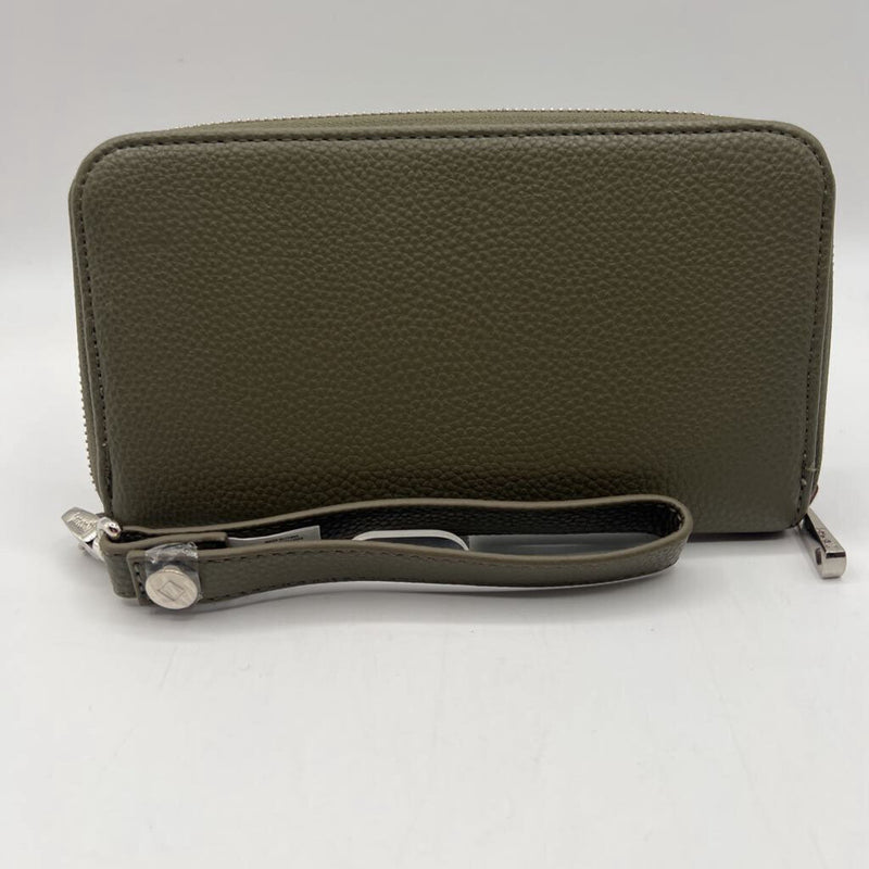 pebbled zip aournd wallet/wristlet