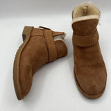 UGG 6.5 Shearling bootie