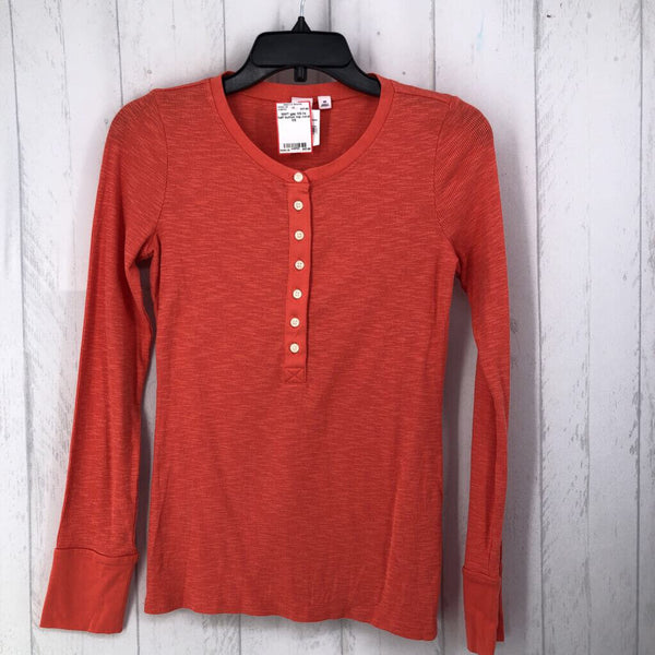 XS l/s half button top