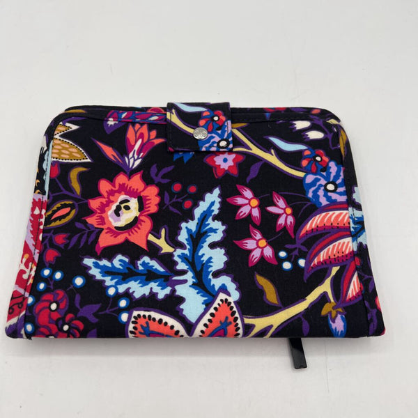 R30 Vera Bradley zip-in brush case