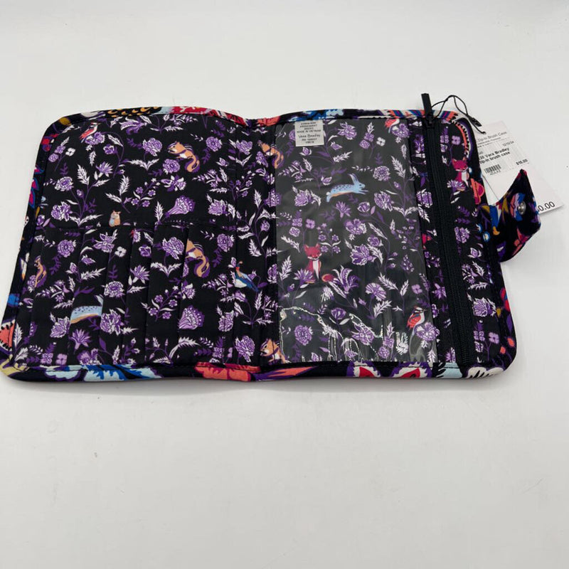 R30 Vera Bradley zip-in brush case