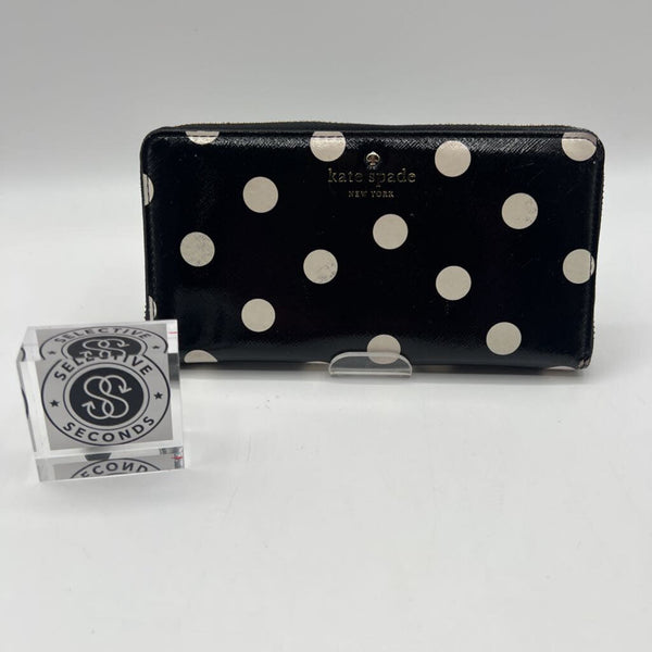 polka dot zip around wallet