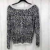 L Animal print sweater