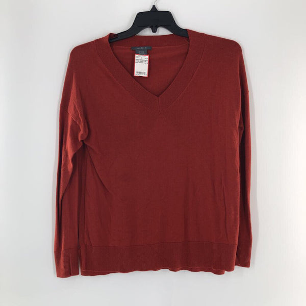 M V-neck sweater