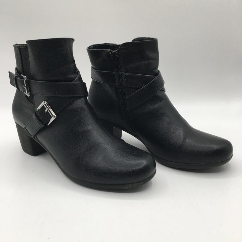 8.5 double buckle heel ankle boots