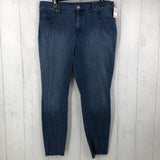 14 Hard seam frayed hem jeans