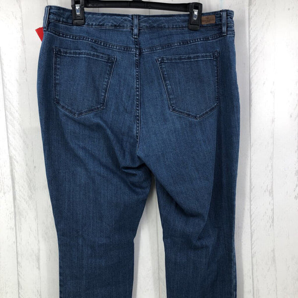 14 Hard seam frayed hem jeans