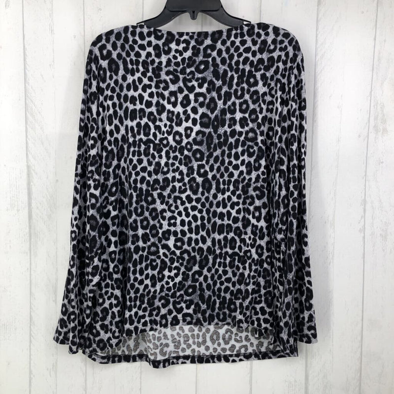 XL Animal print l/s top