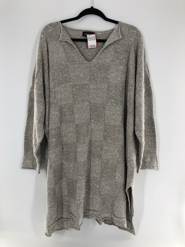 0/S Textured notch-neck sweater