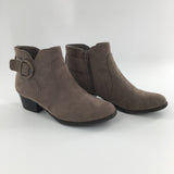 7.5 buckle side zip ankle boot