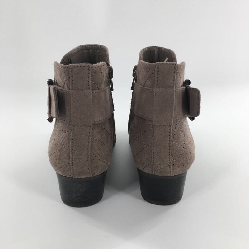 7.5 buckle side zip ankle boot