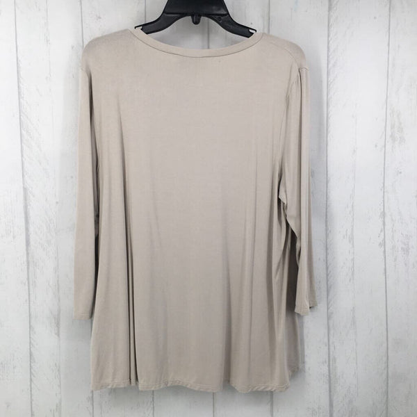 12 V-neck 3/4 slv top