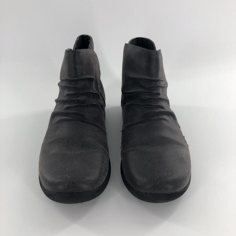 6.5 velcro pleated ankle booties