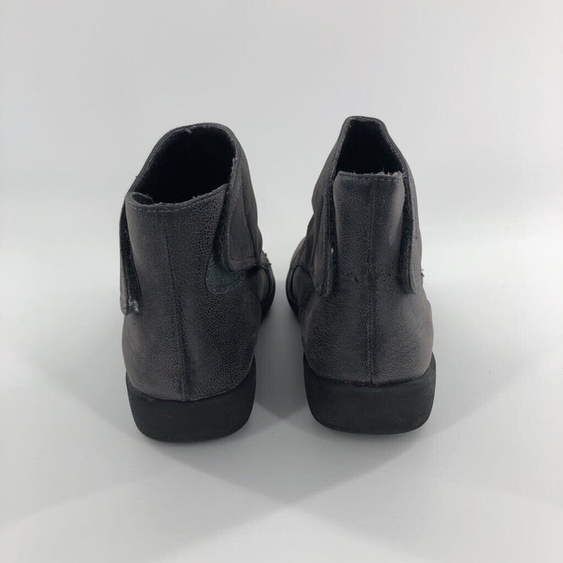 6.5 velcro pleated ankle booties