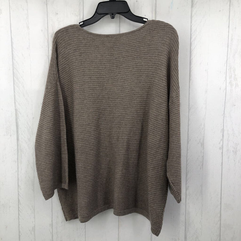 3 (L) Ribbed v-neck sweater