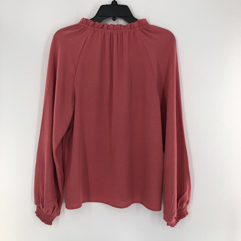 M Tie front l/s top