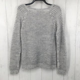 L Crewneck sweater