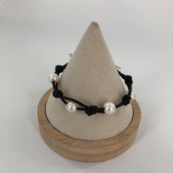 Blk cord & faux pearl bracelet