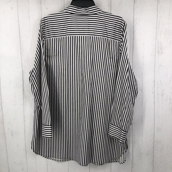 3(XL) Striped button down l/s top