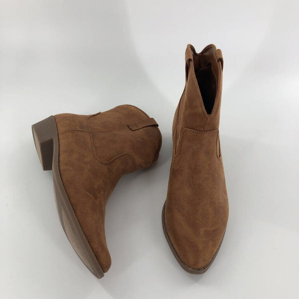 8.5 Short western style boot