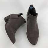 6 Perforated bootie