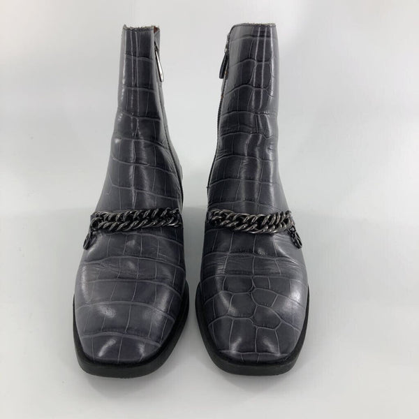 6.5 embossed chain size zip boots