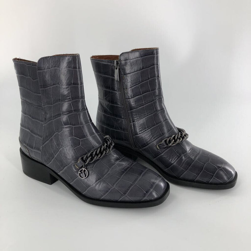 6.5 embossed chain size zip boots