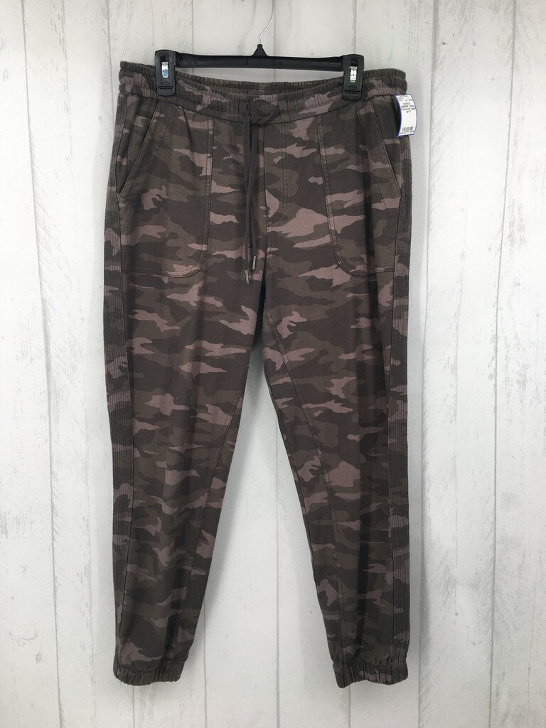 12 Camo print jogger