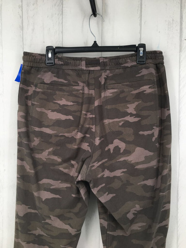 12 Camo print jogger