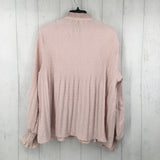 L Textured smocked l/s top