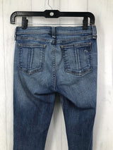 26 Zippered ankle jeans