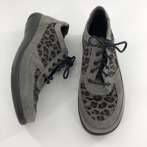 8.5 lace up animal print ankle boots