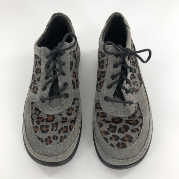 8.5 lace up animal print ankle boots