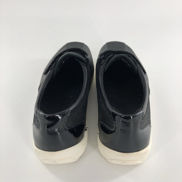 7 Velcro walking shoe