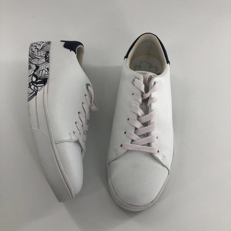 8 Leather lace up sneaker