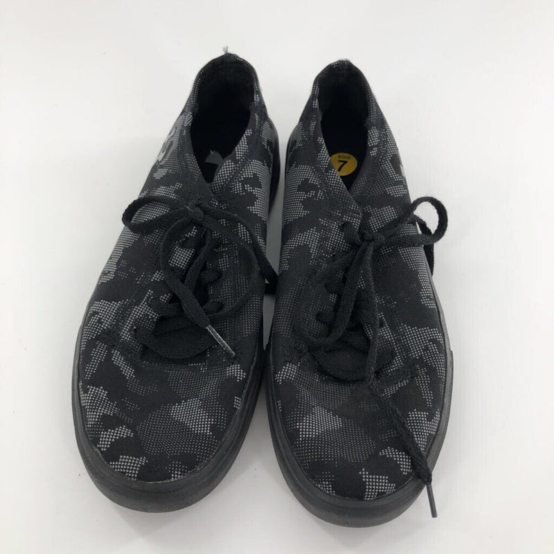 7 Camo lace up sneaker